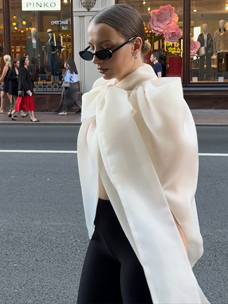 Women'S Fashion Trends Spring 2026 - توب نسائي عصري بدون أكمام بياقة