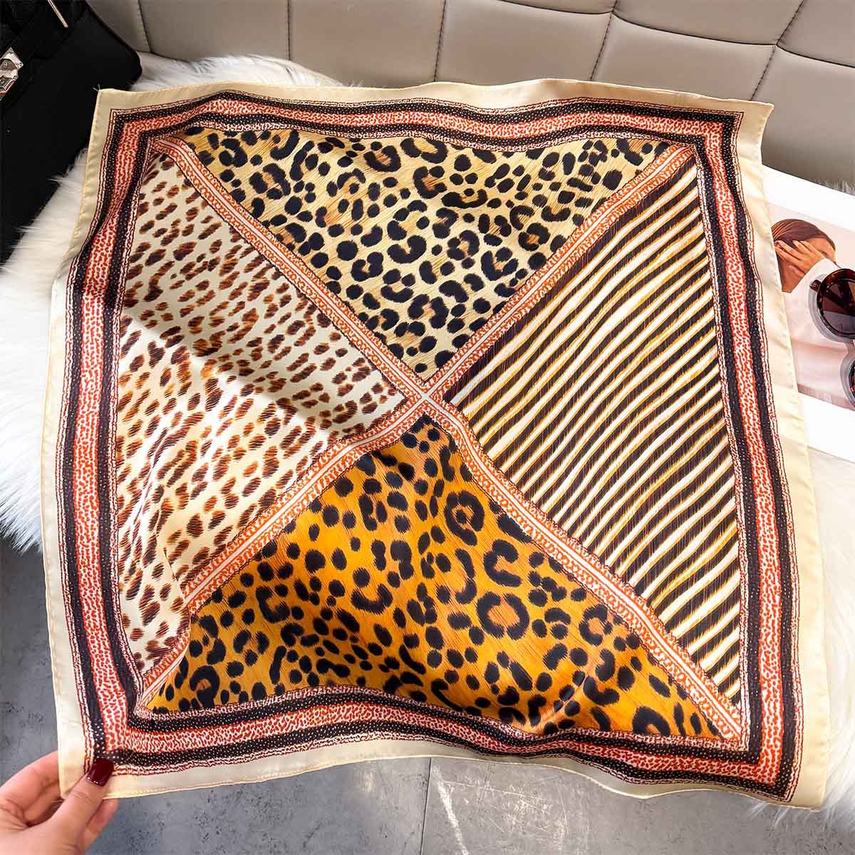 Women'S Fashion Poncho - وشاح حريري بنقشة الفهد 65 سم