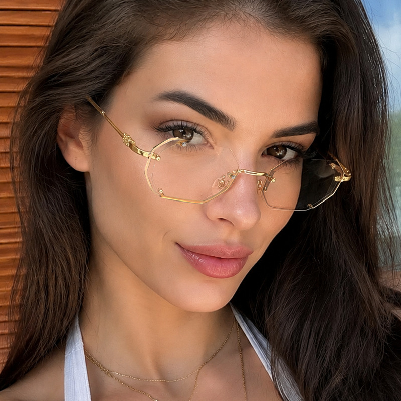 نظارات شمسية معدنية مضلعة بتصم - مراجعة Women Fashion Pose وسعره