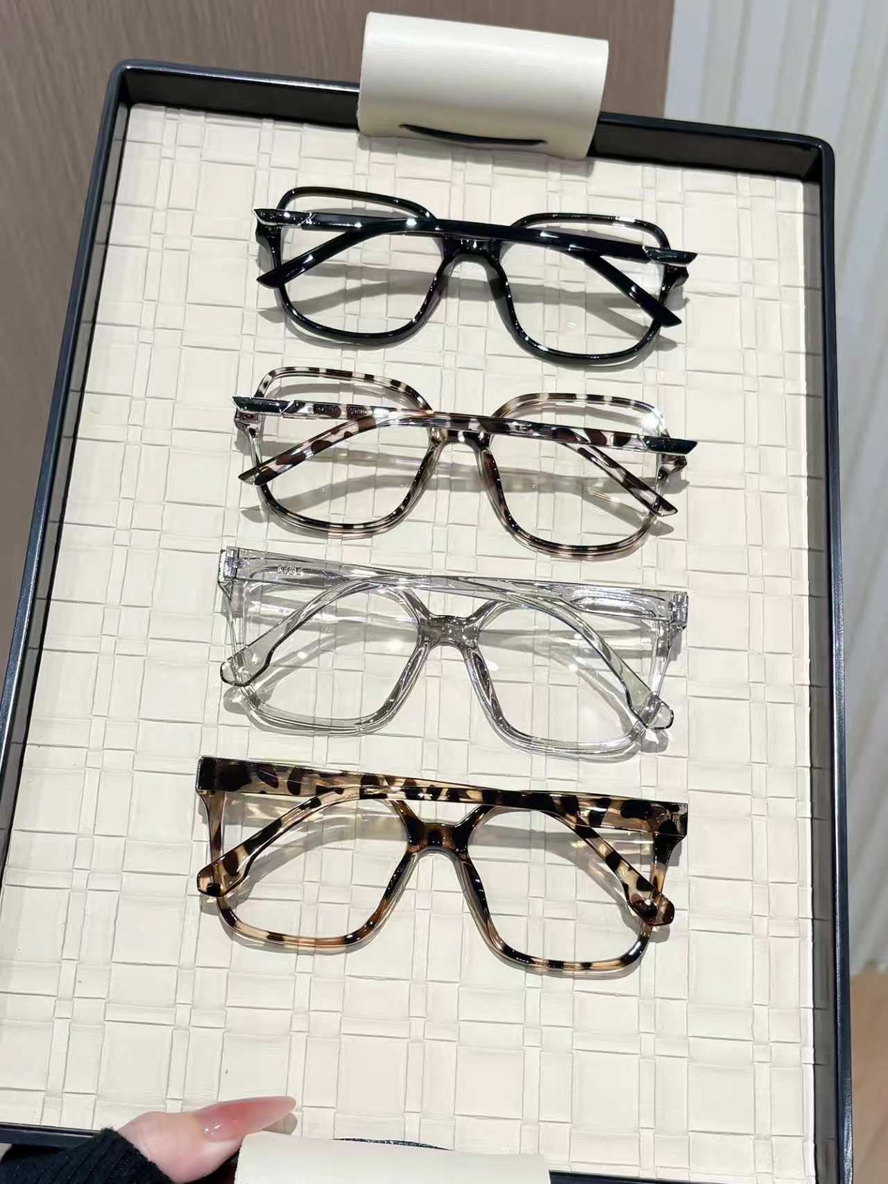 4 قطع نظارات شفافة سميكة بإطار - مراجعة Women'S Fashion Reading Glasses وسعره